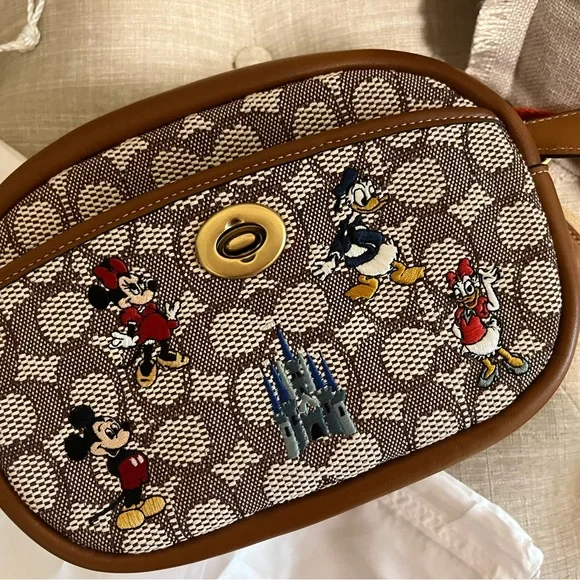 Coach X Disney - Camera Bag In Signature Textile Jacquard ❤️ - Picture 6 of 16